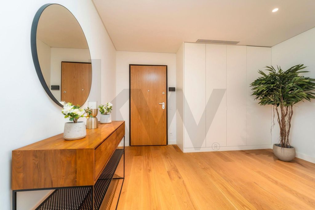 Property photo 2 of 60