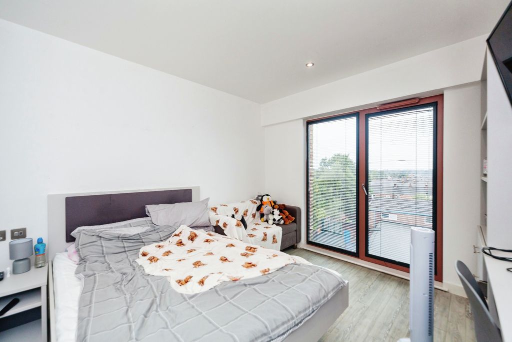 Property photo 3 of 15 Studio