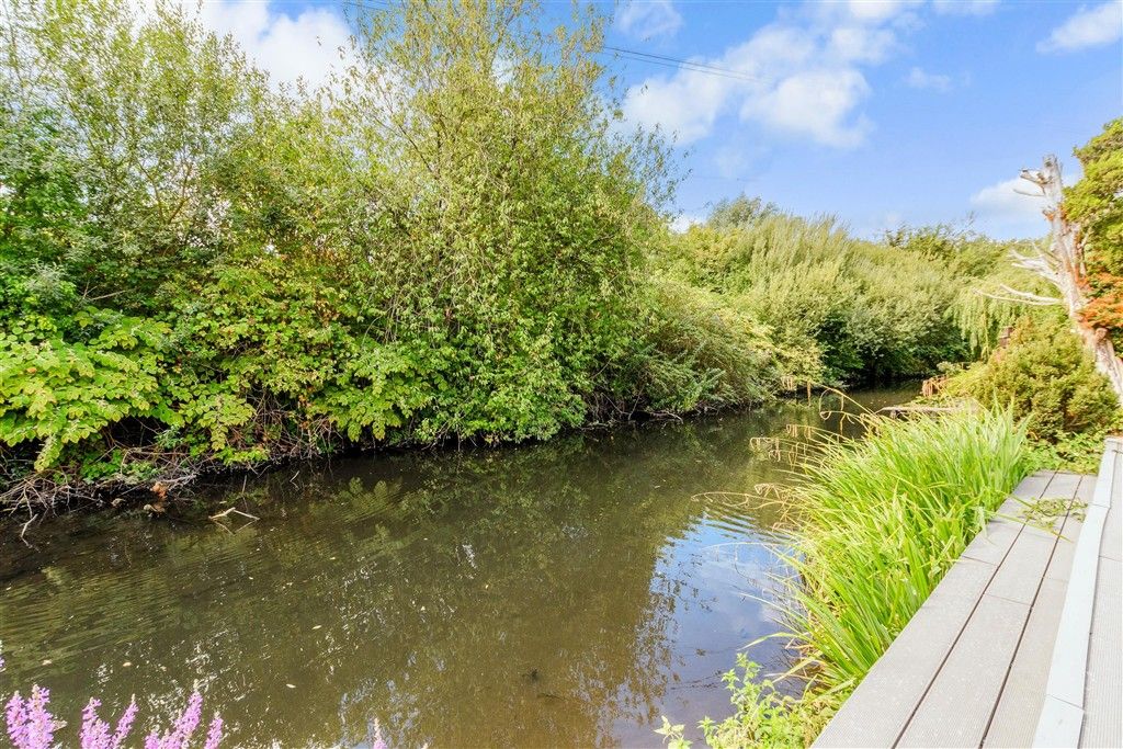 Property photo 2 of 14 External Feature