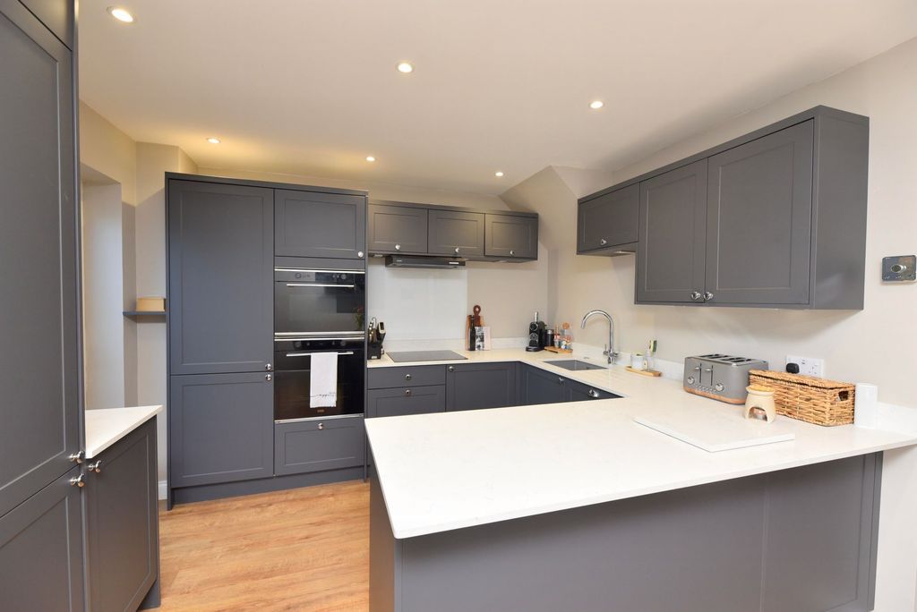 Property photo 3 of 23