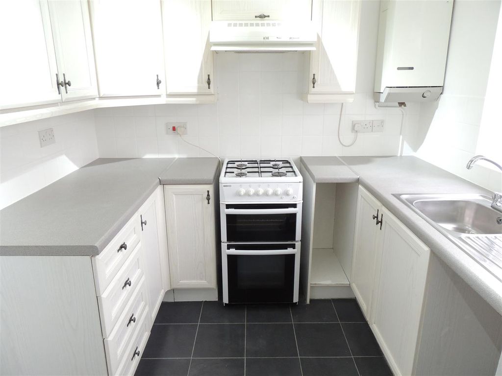 Property photo 2 of 10 Kitchen