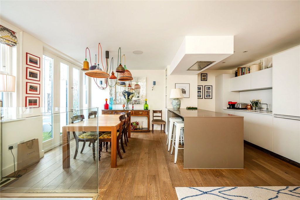 Property photo 3 of 15 Kitchen / Dining