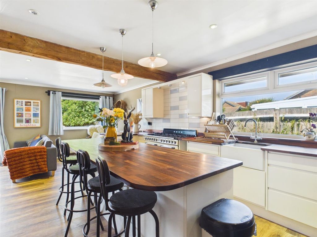 Property photo 2 of 18 Kitchen.Jpg