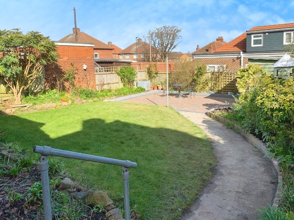 Property photo 2 of 11 Pbox-Garden-316395.Jpg