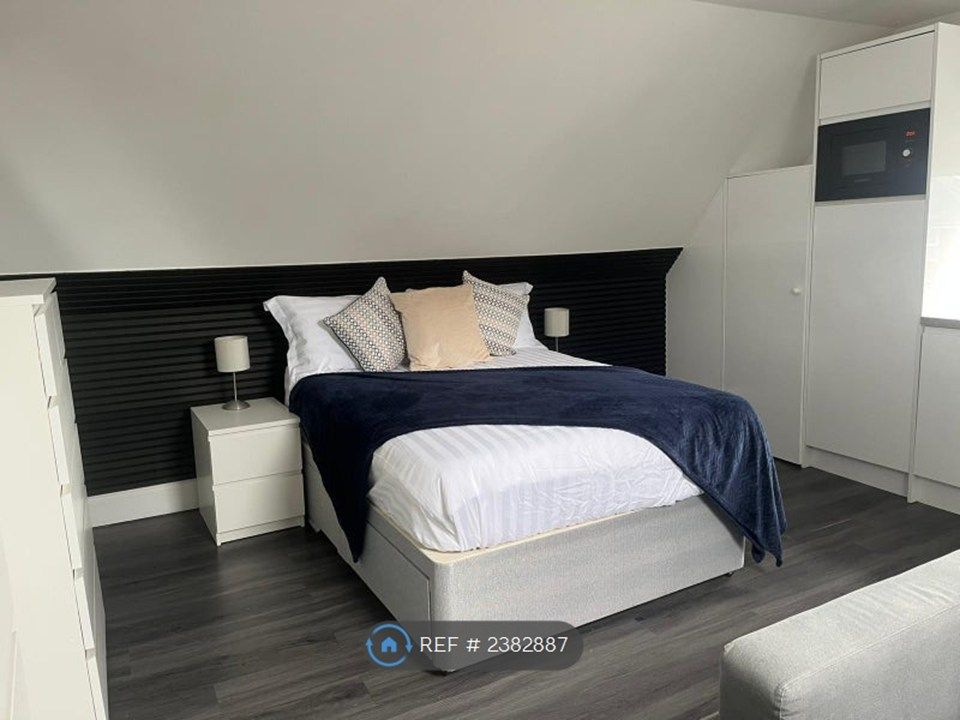 Property photo 1 of 8 Couples Room Photo #1