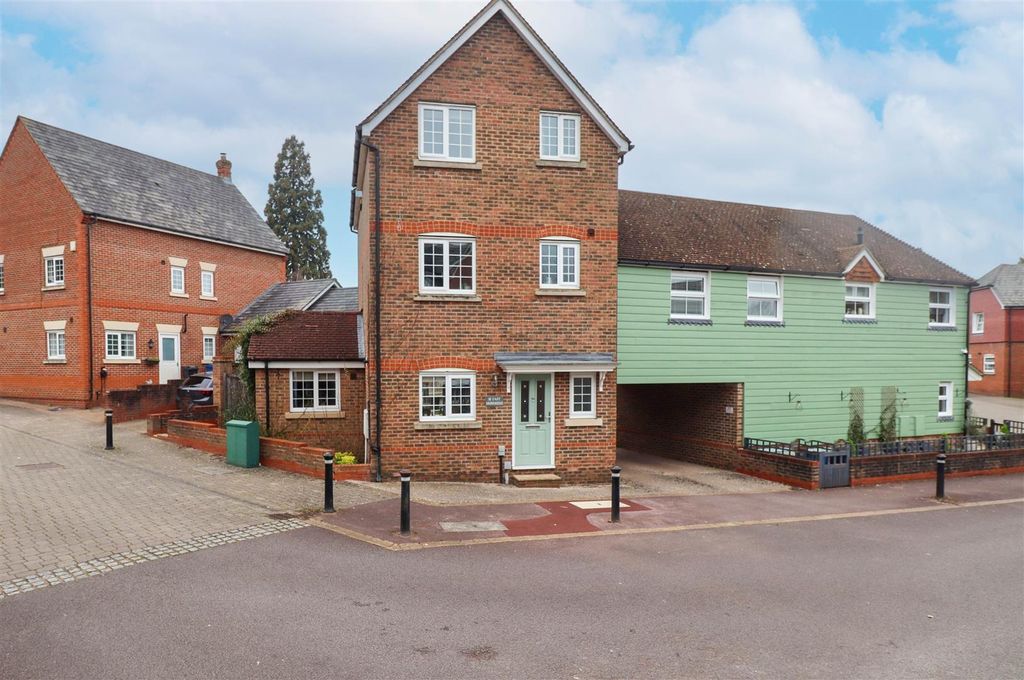 Property photo 1 of 22 Front