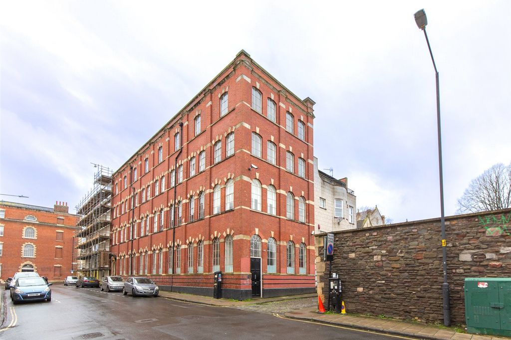 1 bed flat for sale Newtown