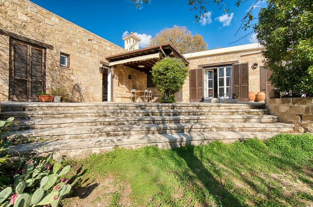 Property photo 3 of 34