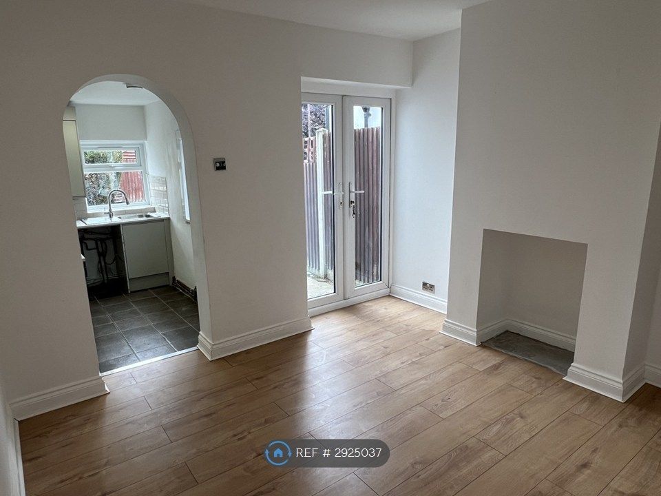 Property photo 3 of 11 Dining Room