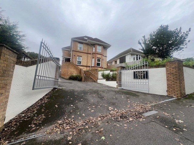 Property photo 1 of 6 2 Bed Flat To Rent Sebastian Court, Poole Bh12