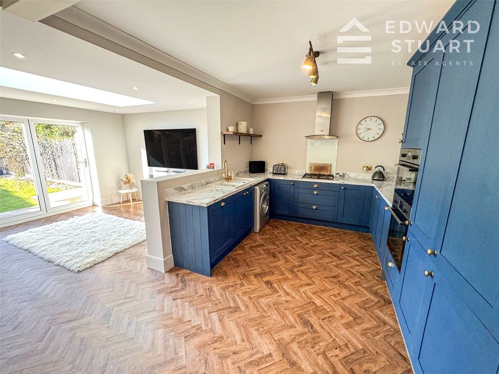 Property photo 2 of 22 Picture No. 17