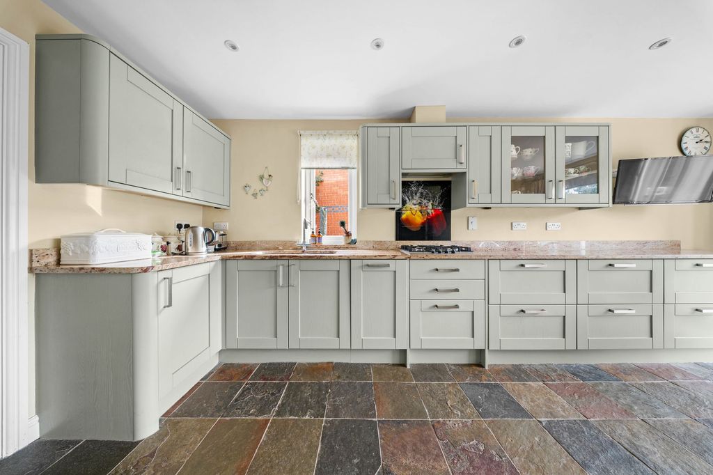 Property photo 2 of 26