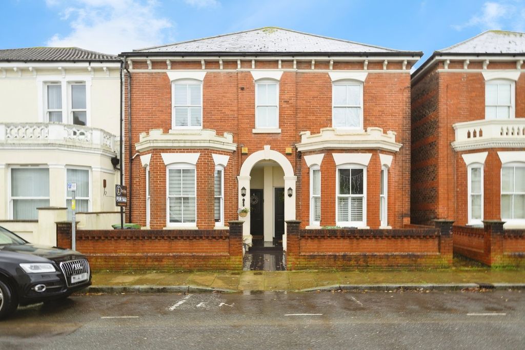 Property photo 1 of 18