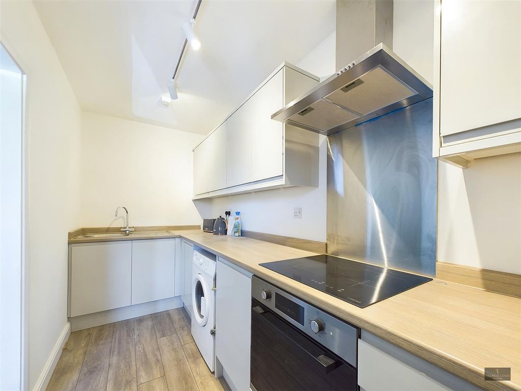 Property photo 3 of 10 Cam02887G0-Pr0291-Still006.Jpg