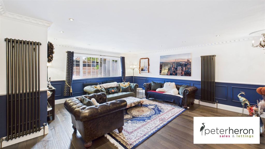 Property photo 2 of 45 Lounge