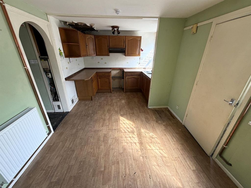 Property photo 2 of 11 Kitchen / Diner