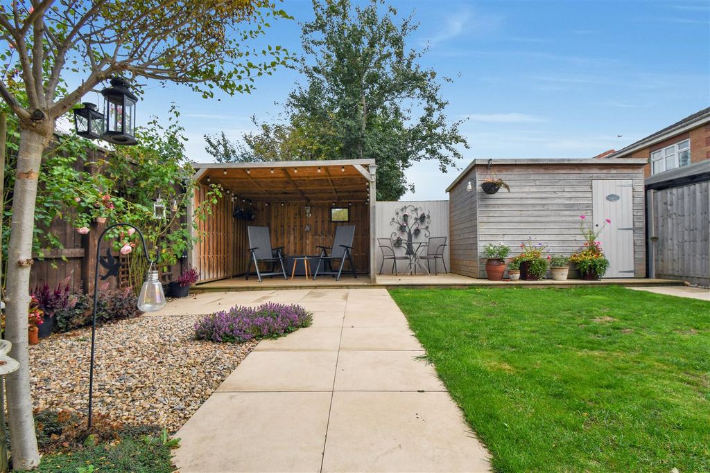 Property photo 2 of 31 Rear Garden