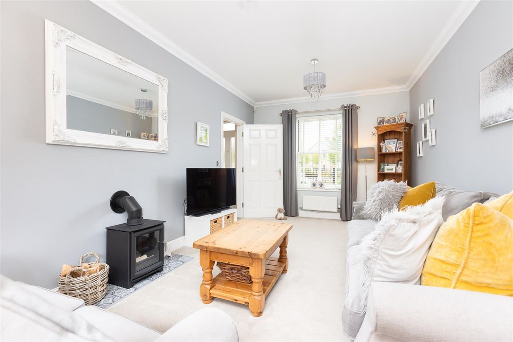 Property photo 3 of 25 Lounge