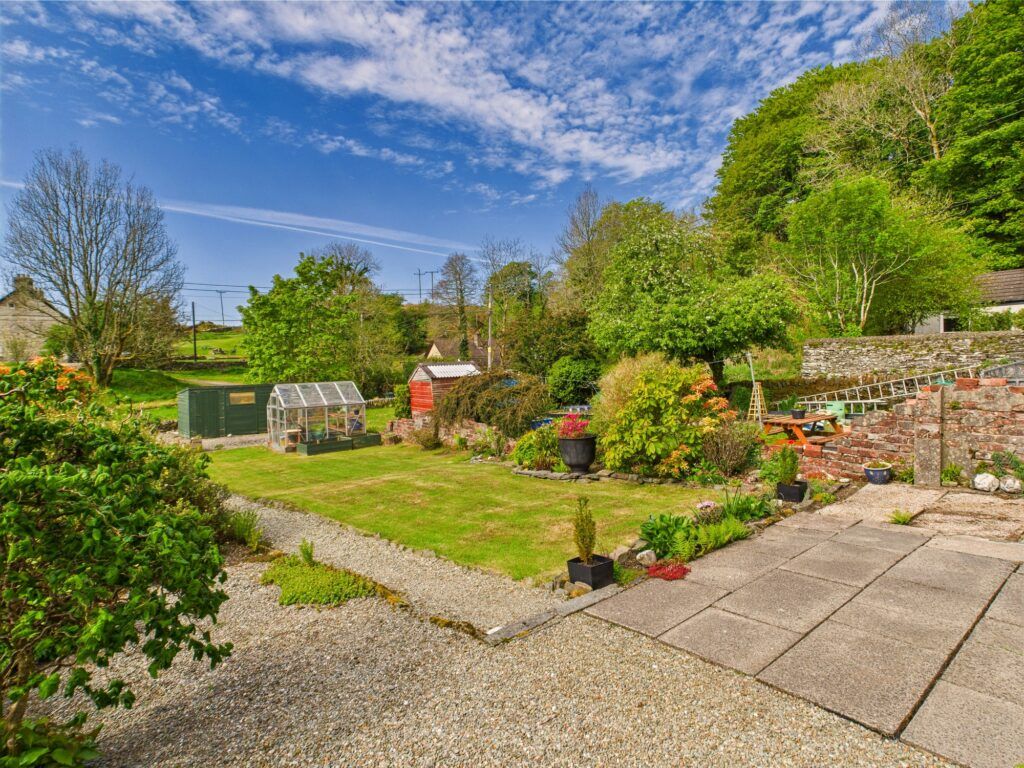 Property photo 2 of 25