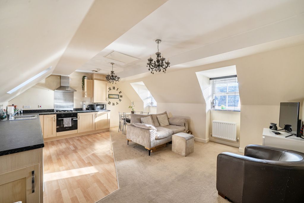 Property photo 2 of 10 15302865