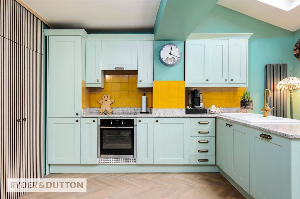 Property photo 3 of 21 Kitchen/Dining Room