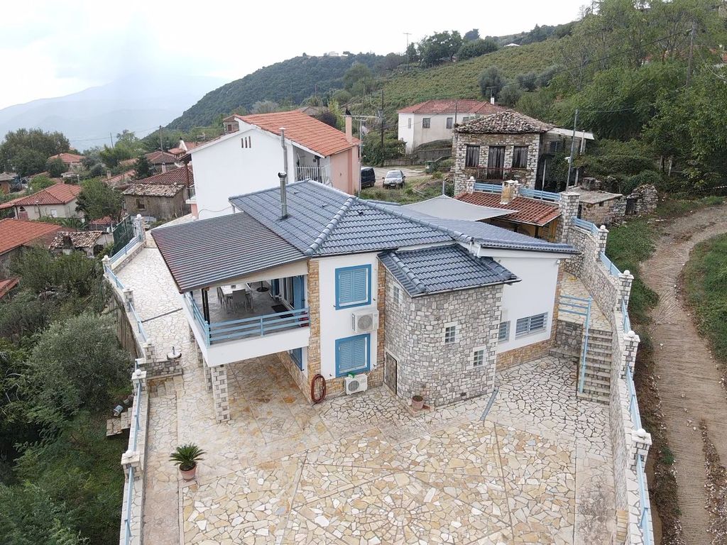 Property photo 1 of 30 2 Bedrooms' Luxury House With Unlimited Views In Toumba, Aigialeia