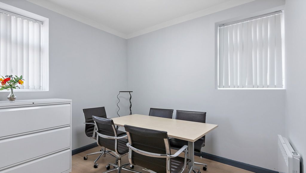 Property photo 3 of 28 Meeting Room