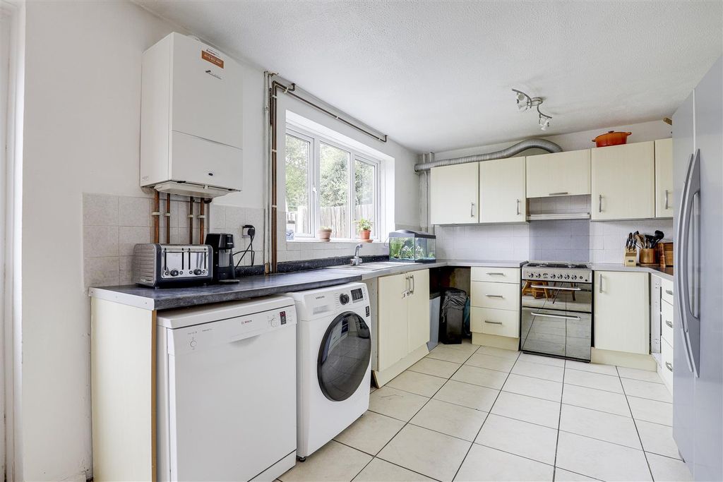 Property photo 3 of 15 9686.Jpg