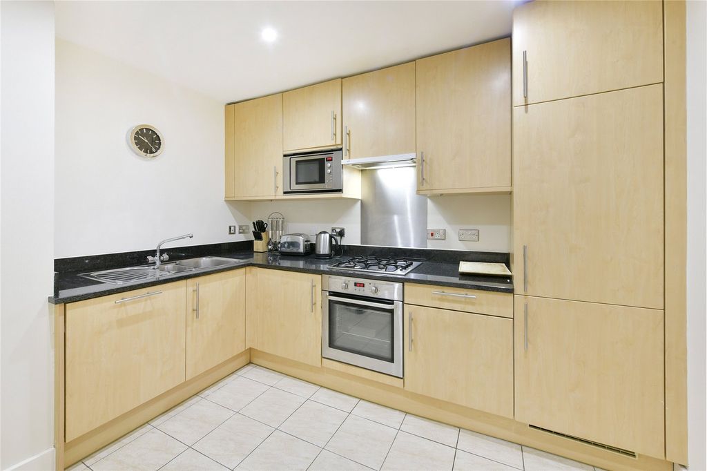 Property photo 3 of 18 Kitchen