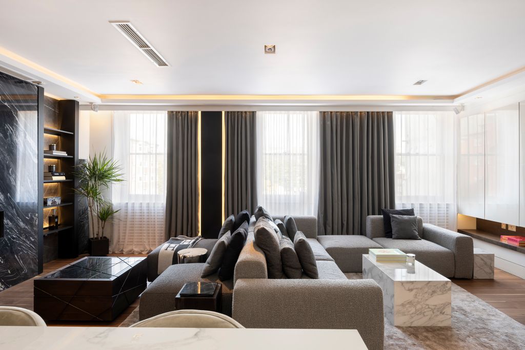 Property photo 1 of 11 Chestertons-Flat D, 8 Ennismore Gardens-2_Hi