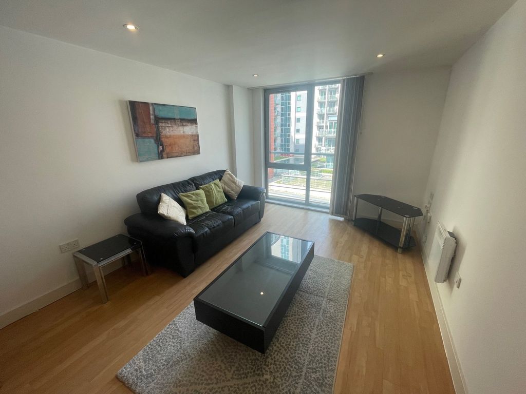 Property photo 3 of 7 Lounge