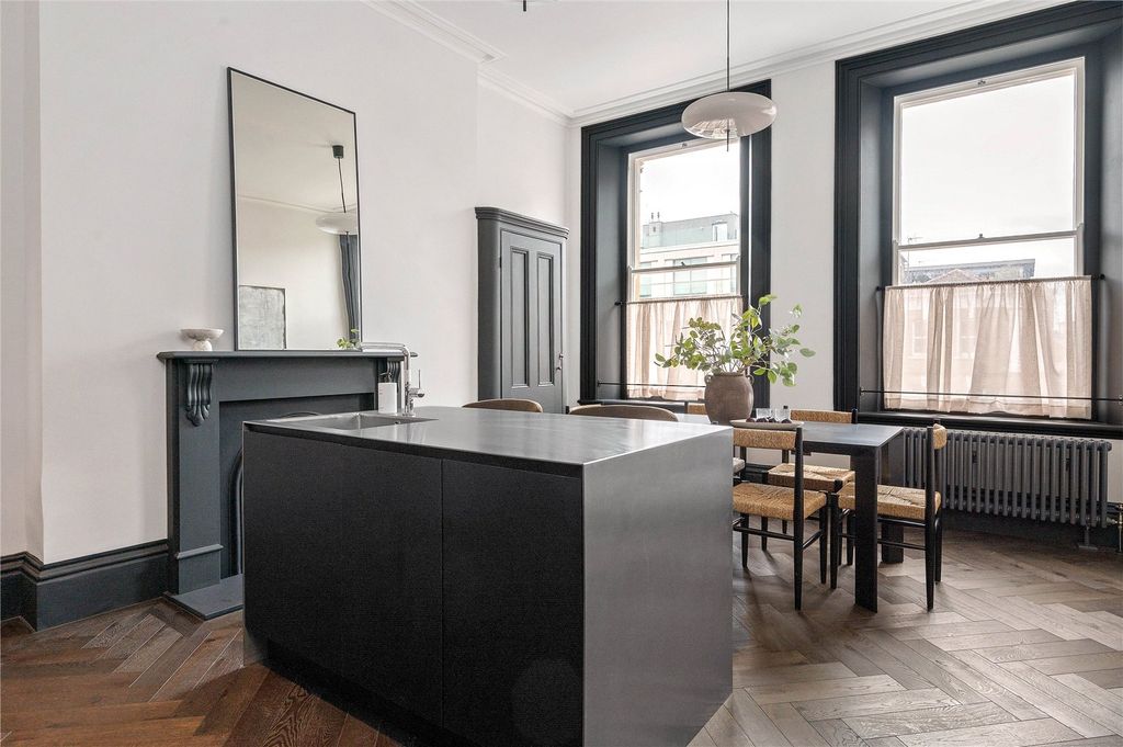 Property photo 3 of 26 Kitchen