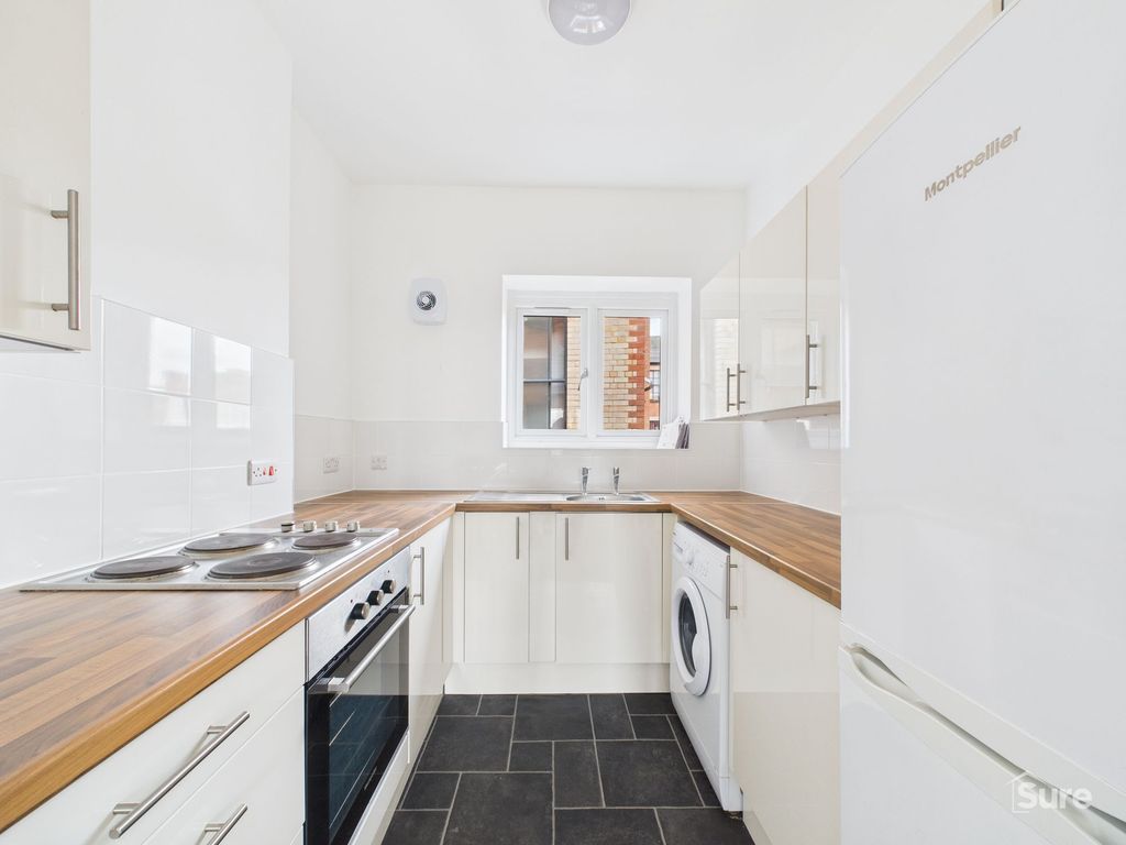 Property photo 3 of 7 Kitchen