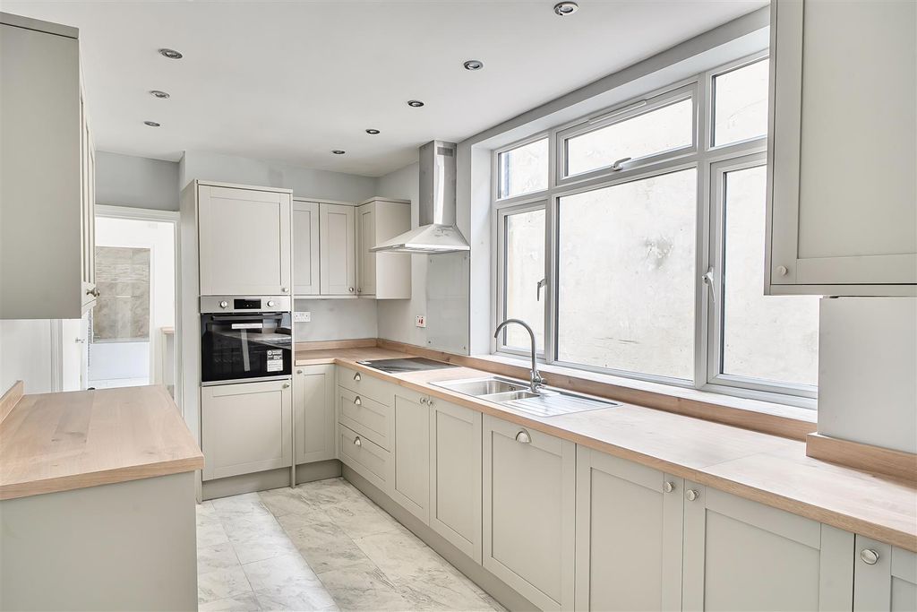 Property photo 2 of 19 Kitchen