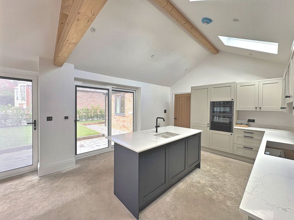 Property photo 3 of 14 Kitchen