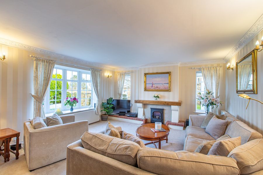 Property photo 2 of 22