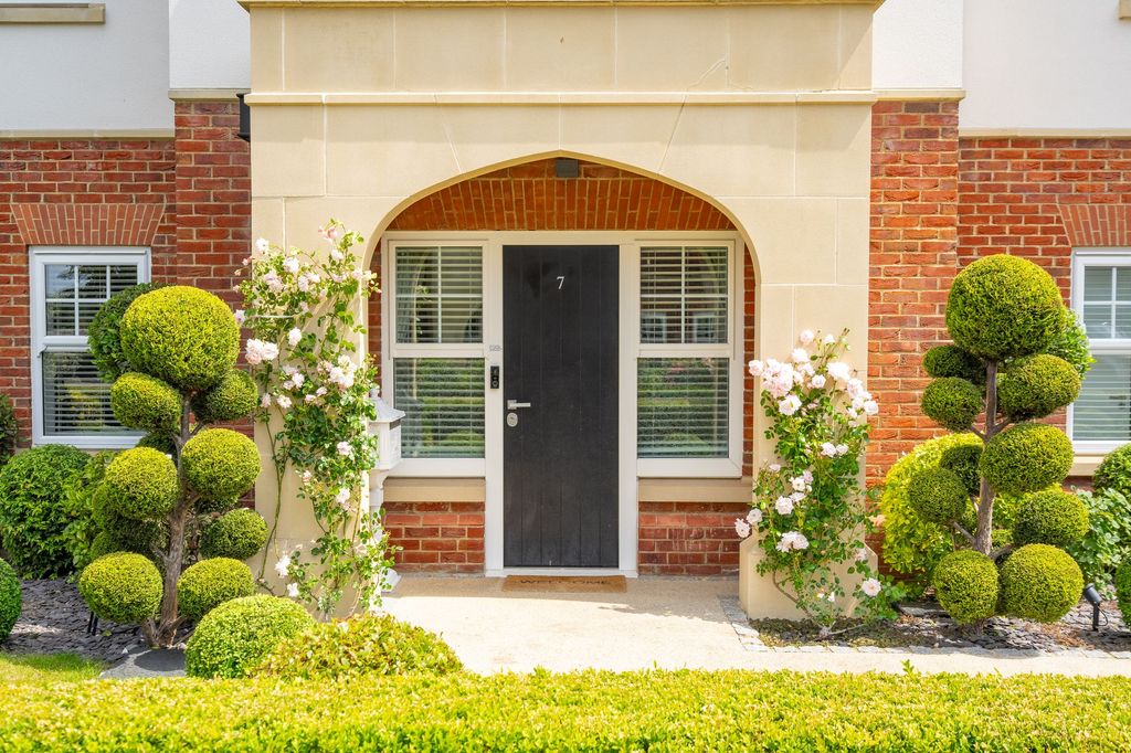 Property photo 2 of 34