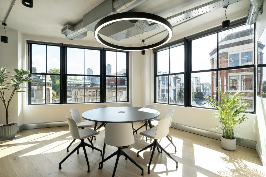 Property photo 3 of 15 80Clerkenwellrd323Rdflr.Jpg