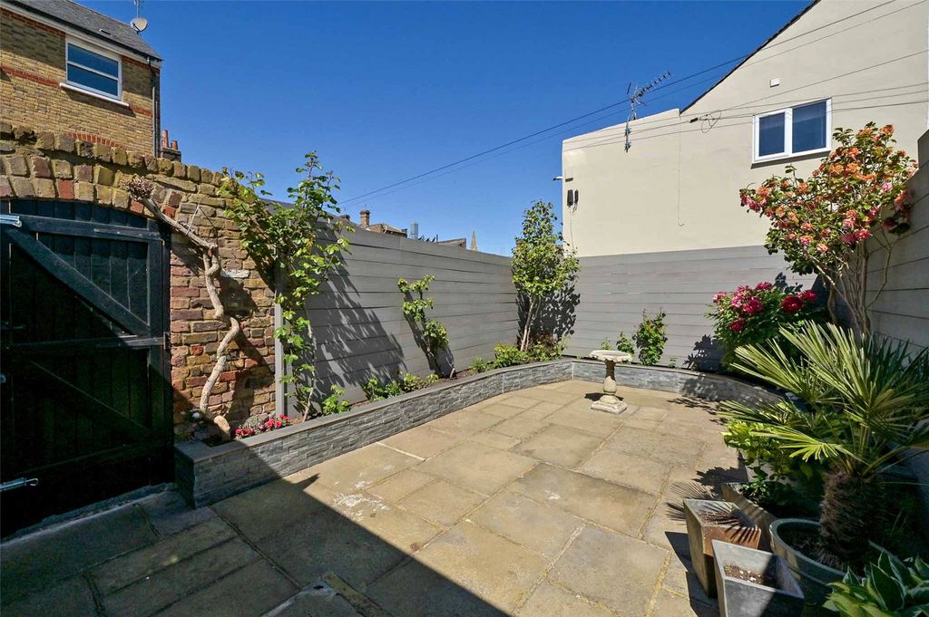 Property photo 3 of 16 Garden / Rear Gate