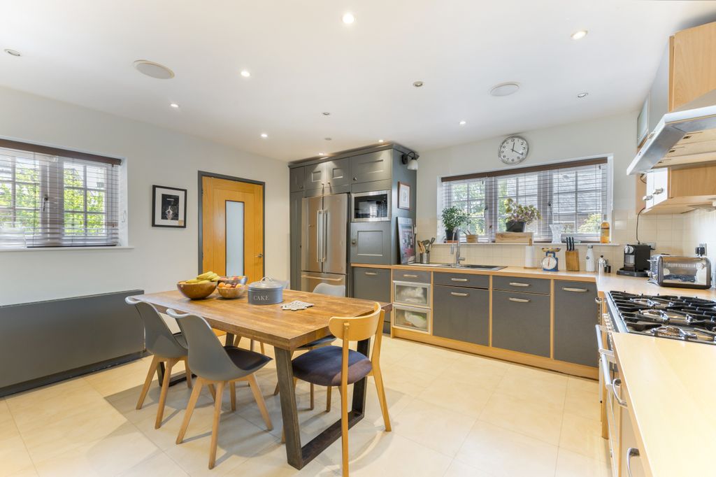 Property photo 3 of 20