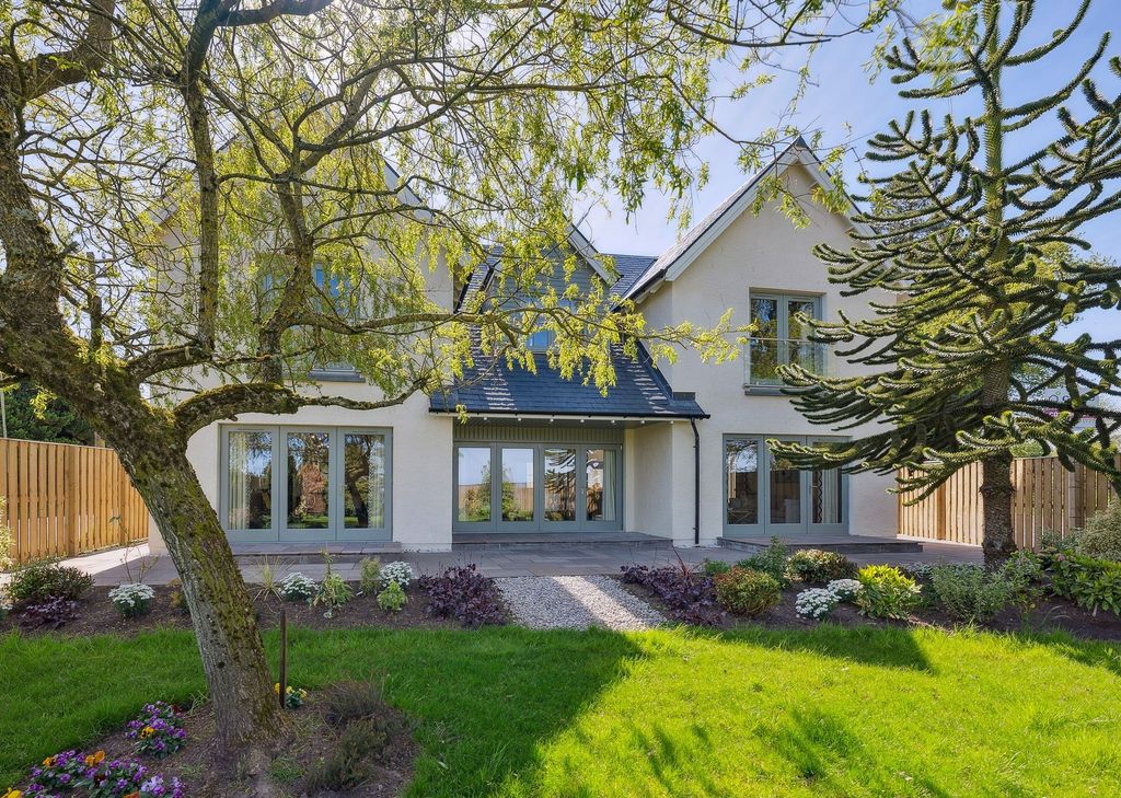 Property photo 2 of 42
