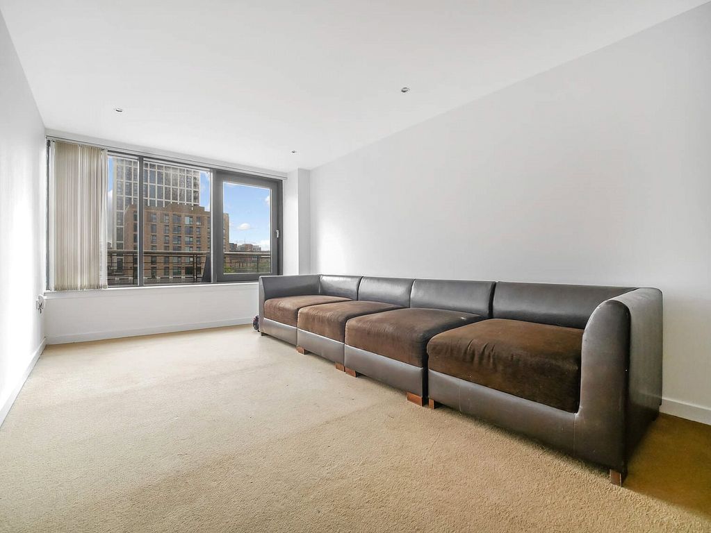 Property photo 3 of 22 Picture No. 05