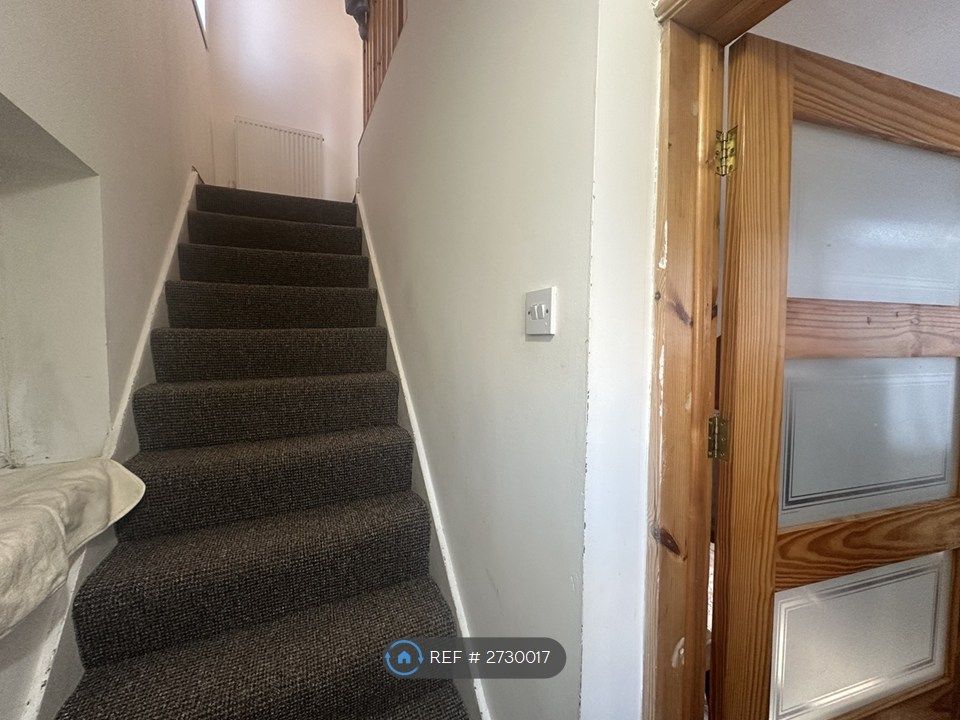 Property photo 2 of 12 Hallway