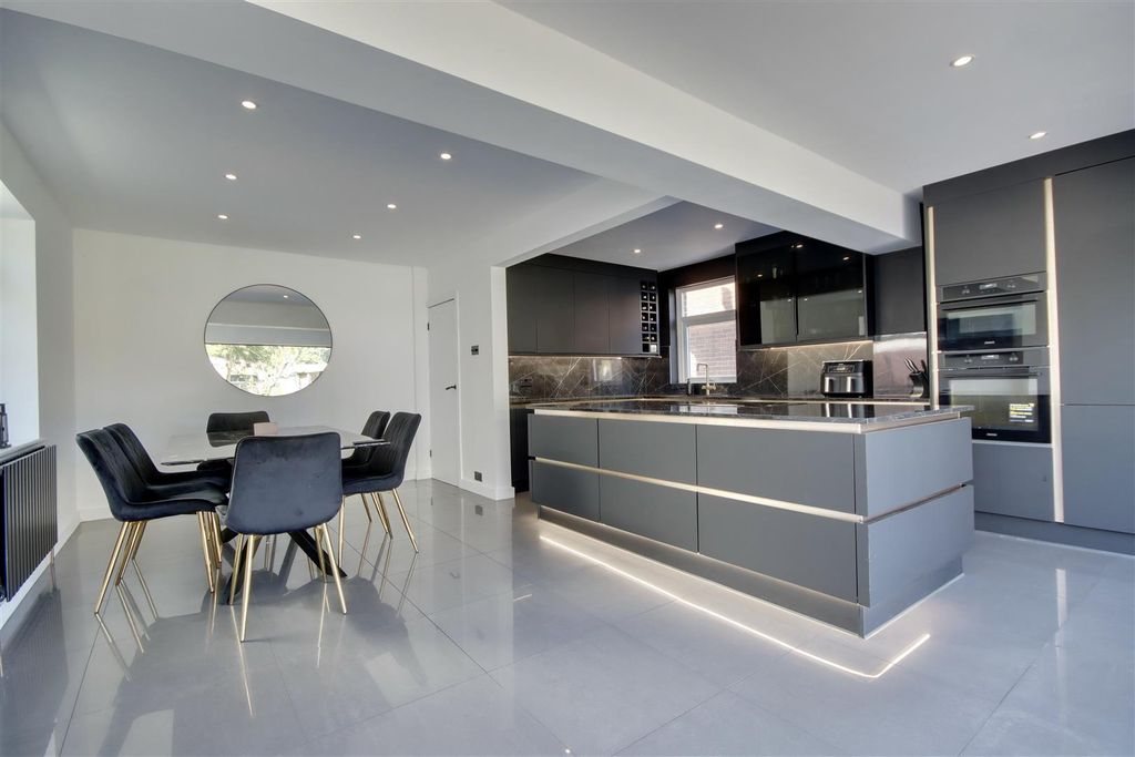 Property photo 2 of 18 Kitchen Diner