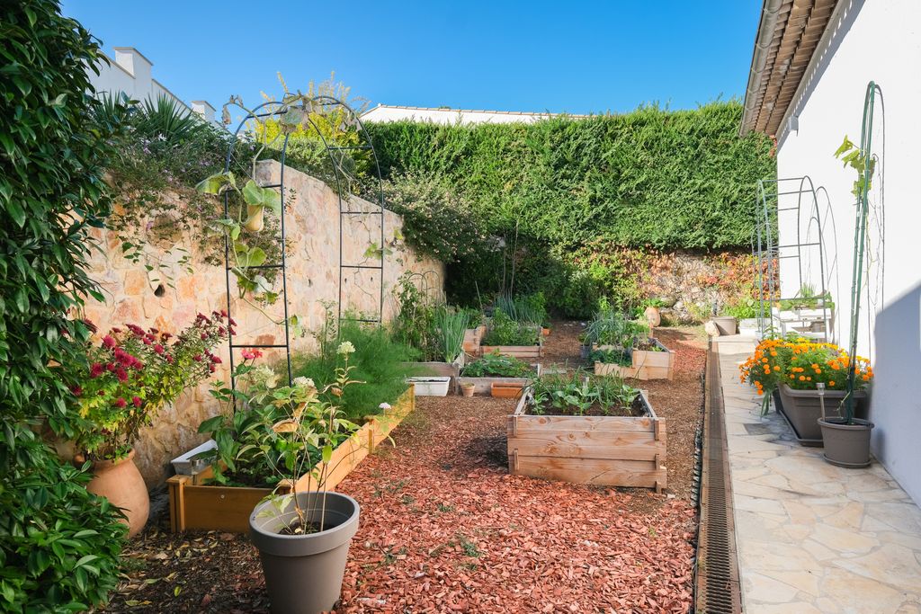 Property photo 3 of 21