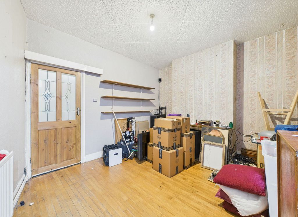 Property photo 2 of 8 Lounge