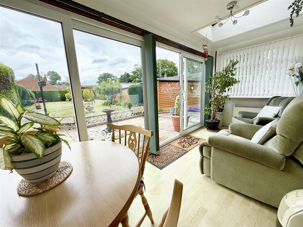 Property photo 3 of 19 Sunlounge