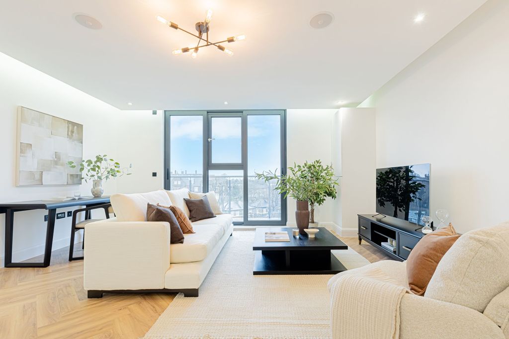 Property photo 3 of 23