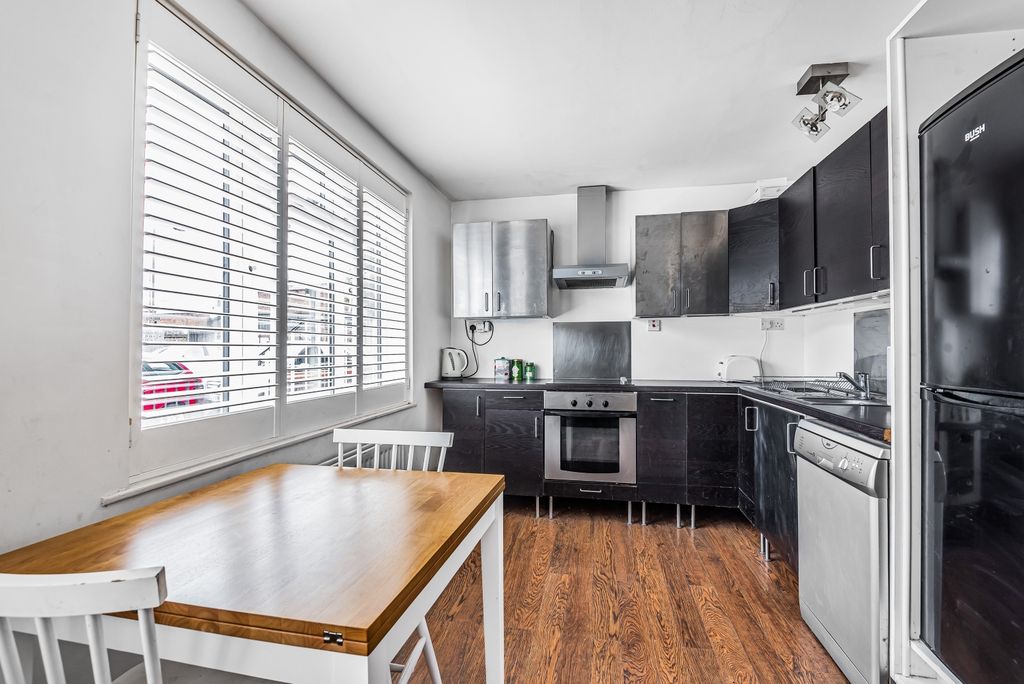 Property photo 3 of 16 Reception/Kitchen