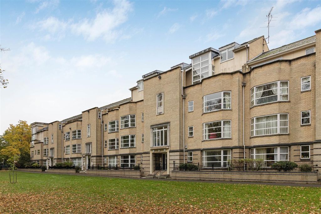 Property photo 1 of 13 6_66763.Jpg